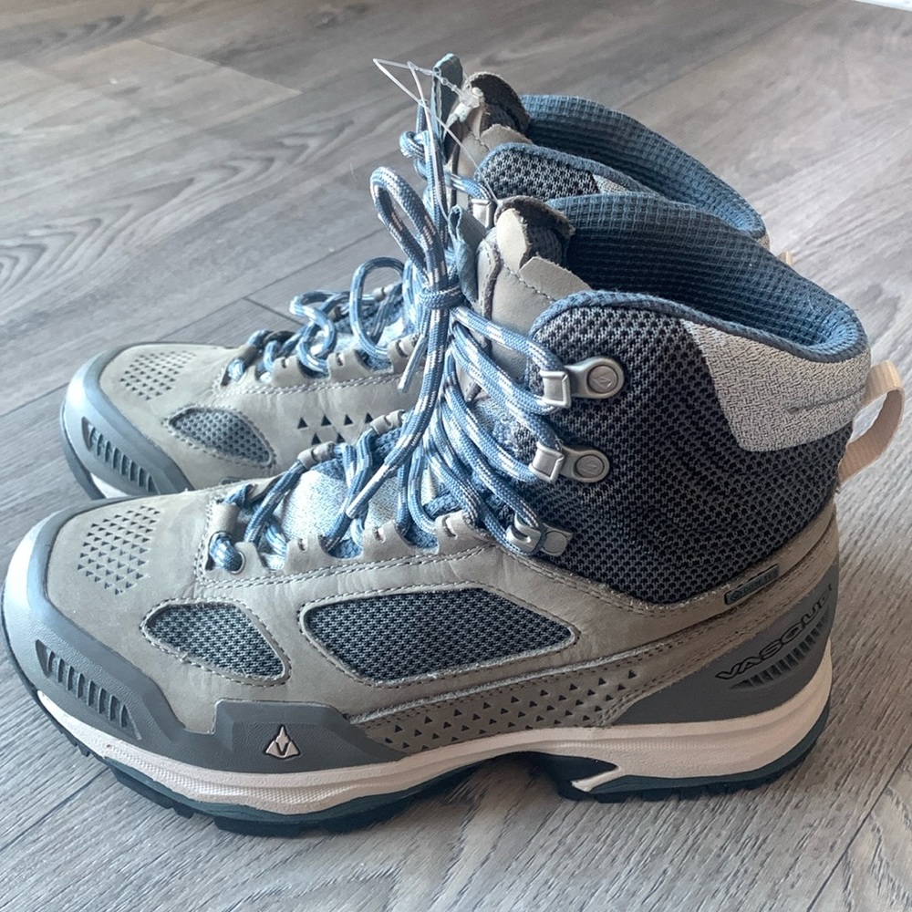 NWOT Vasque Breeze at GTX Hiking Boot.